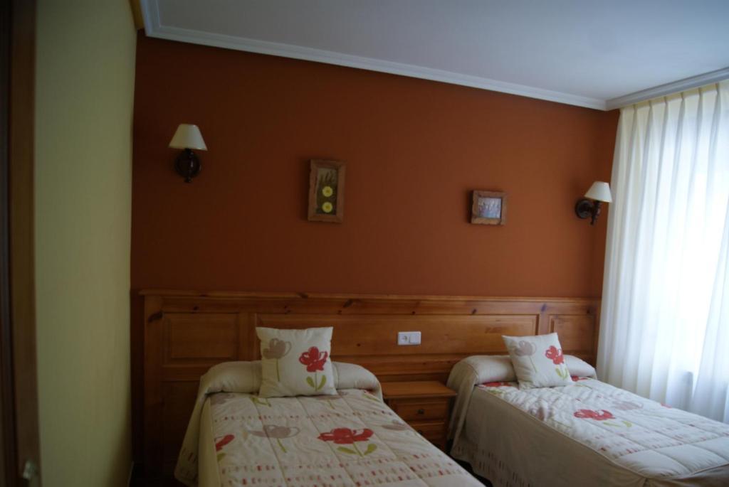 Hotel Garganta Del Cares Понсебос Номер фото