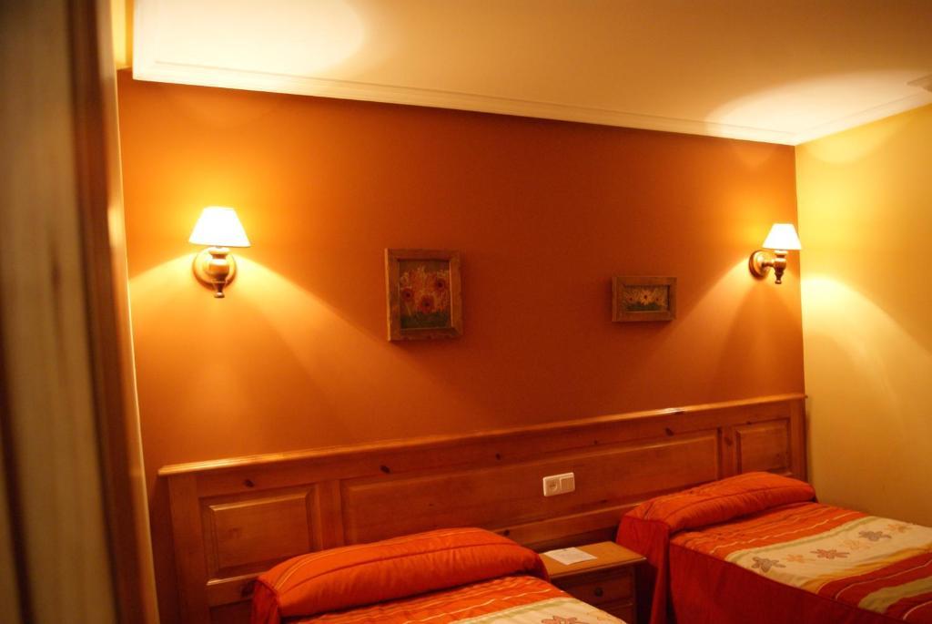 Hotel Garganta Del Cares Понсебос Номер фото