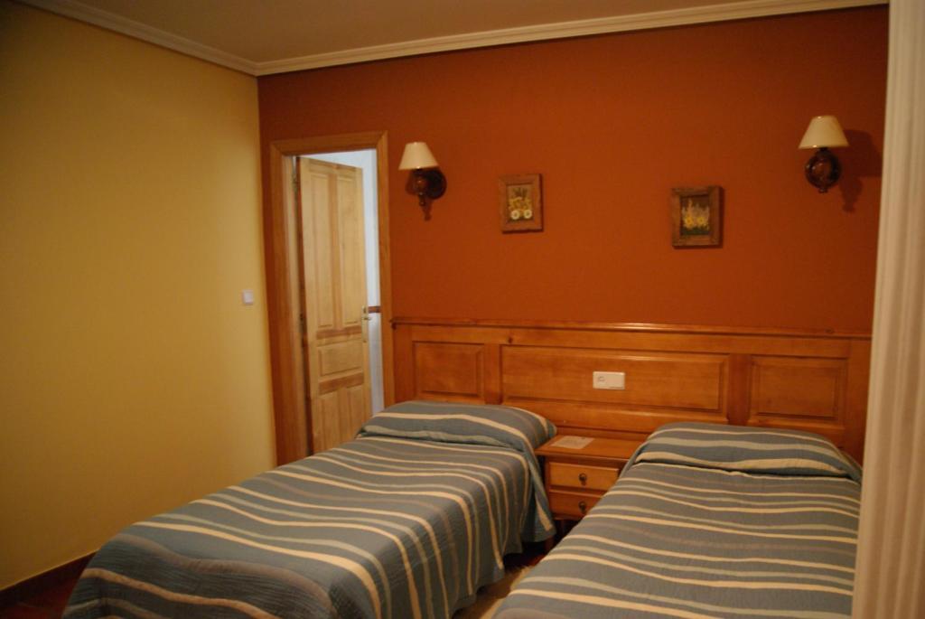 Hotel Garganta Del Cares Понсебос Номер фото